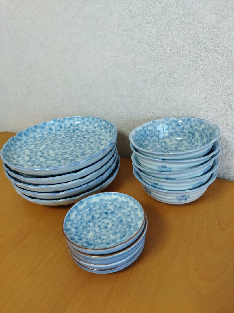 青の花柄 食器セット - メルカリ