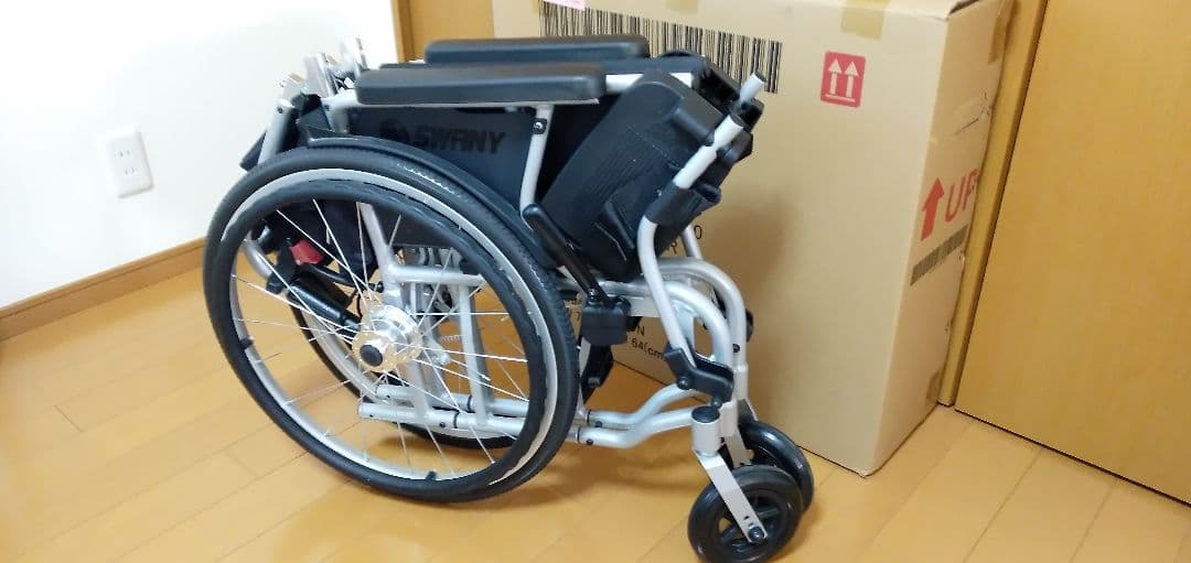【値下げしました】スワニー・ミニ　アムザ　車椅子 黒