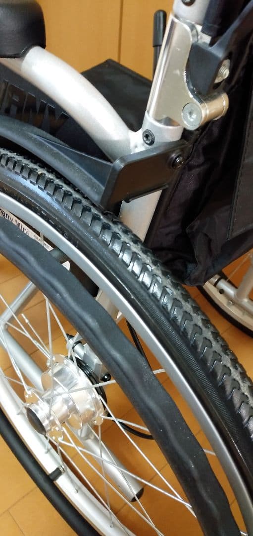 【値下げしました】スワニー・ミニ　アムザ　車椅子 黒