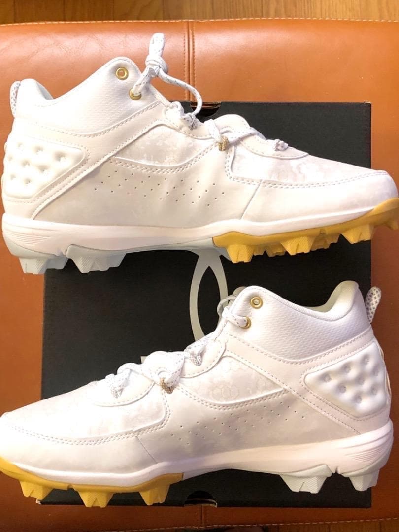 新品2026年USA国内限定アンダーアーマー野球ハーパー8MidRm29.5cm