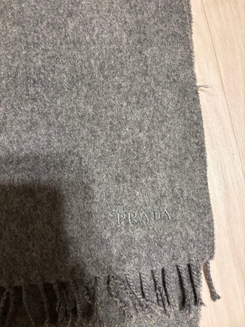 プラダ　マフラー　グレー　PRADA