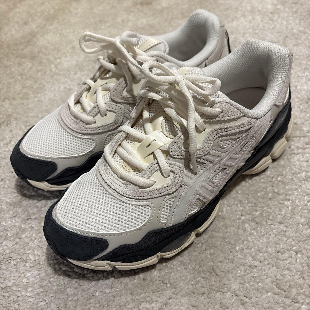 【極美品】asics GELーNYC WHITE/SMOKE GREY