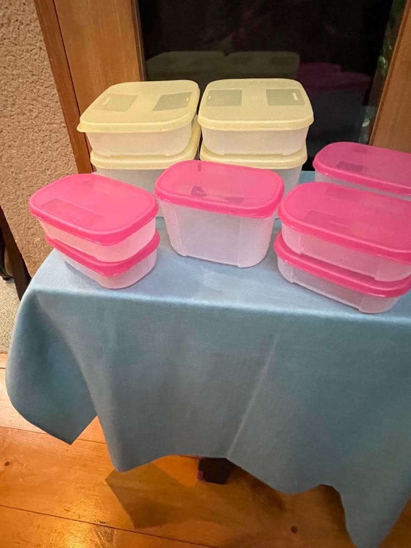 プラスチック製保存容器10個セット（ピンク・クリーム）