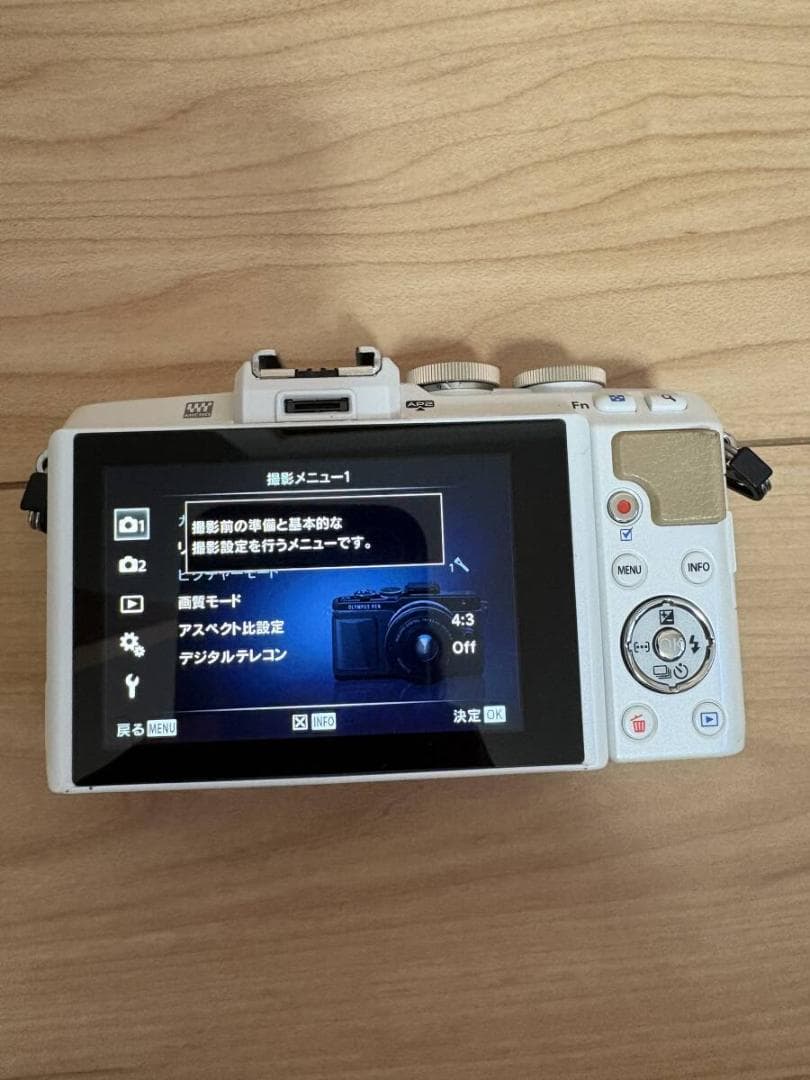 【美品/充電器付き！】OLYMPUS PEN Lite E-PL7 #107