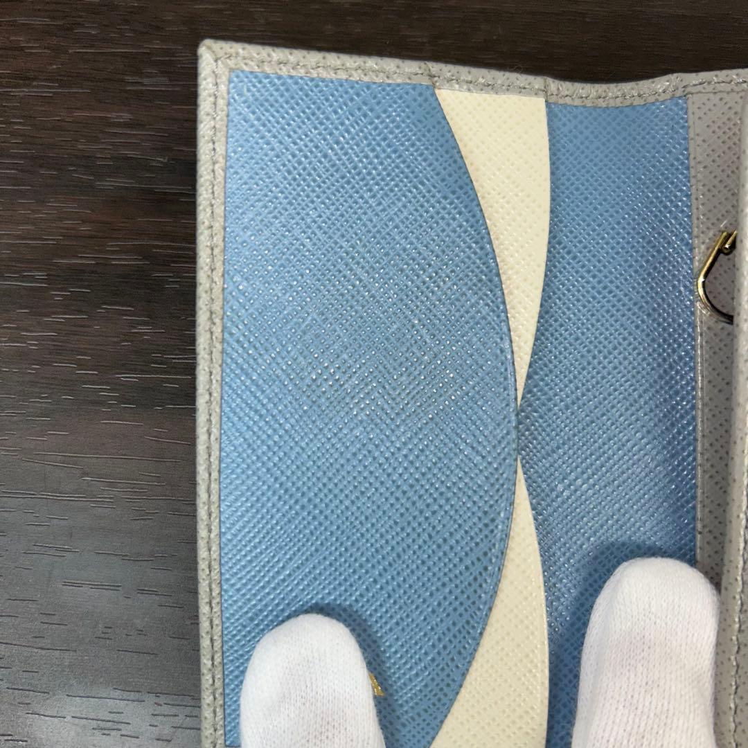 PRADA グレー レザー キーケース