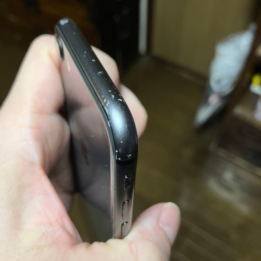 iPhone8 背面カメラ付近に多少の割れあり タッチ認証など、機能不具合