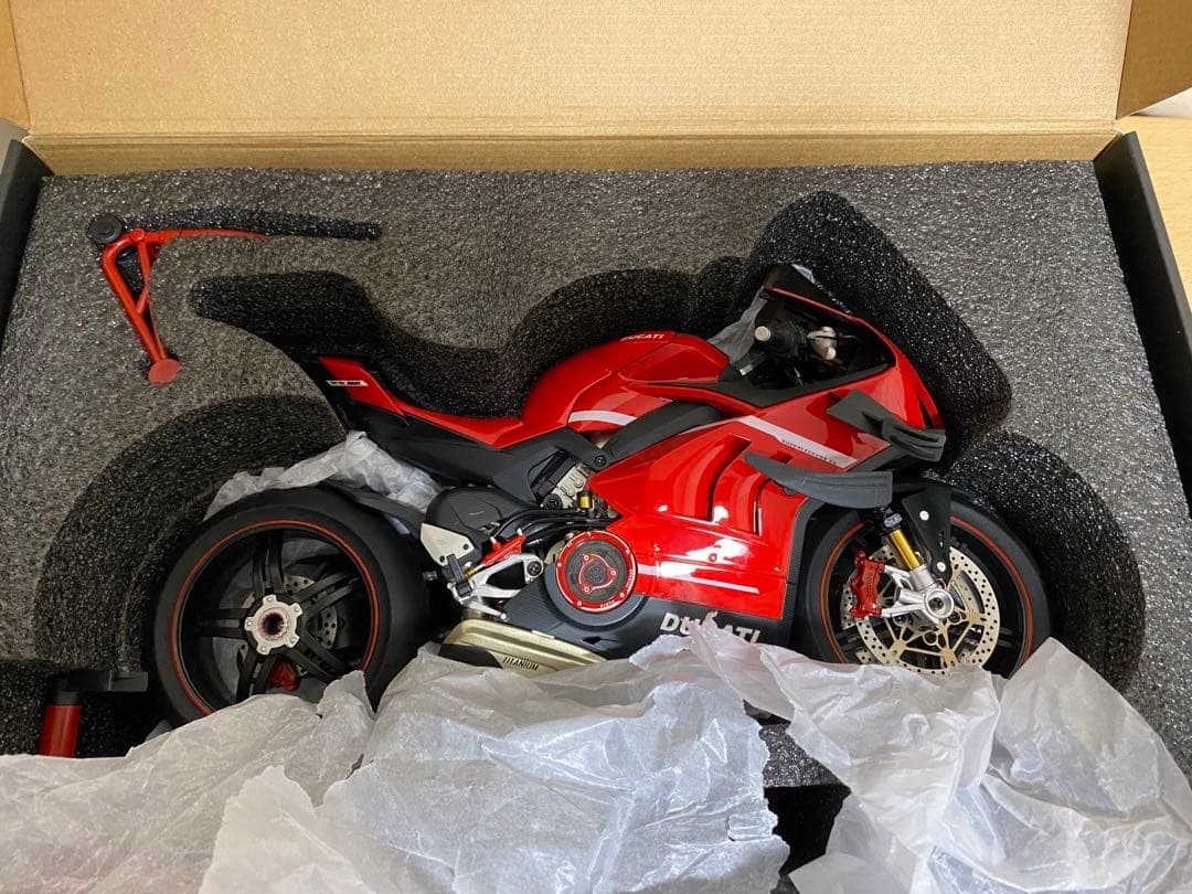 DUCATI パニガーレv4 スーパーレッジェーラ 1/7スケール　ドゥカティ