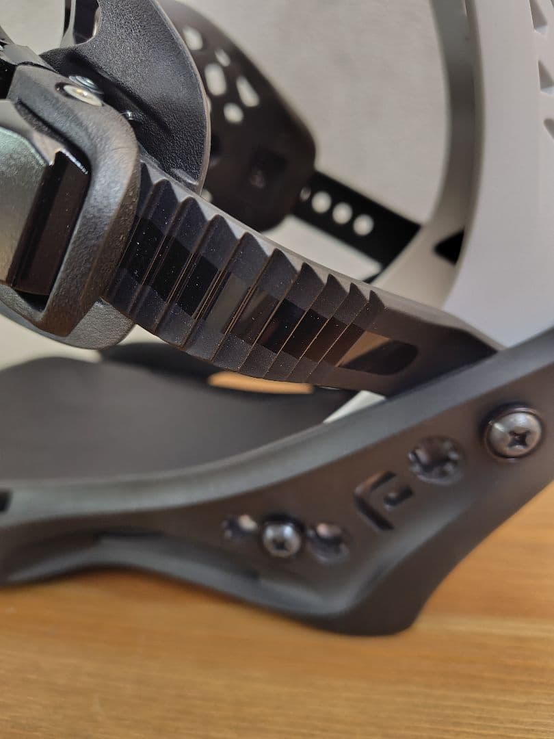 FLUX PR スノーボードビンディング M 白／黒