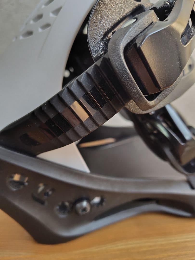 FLUX PR スノーボードビンディング M 白／黒