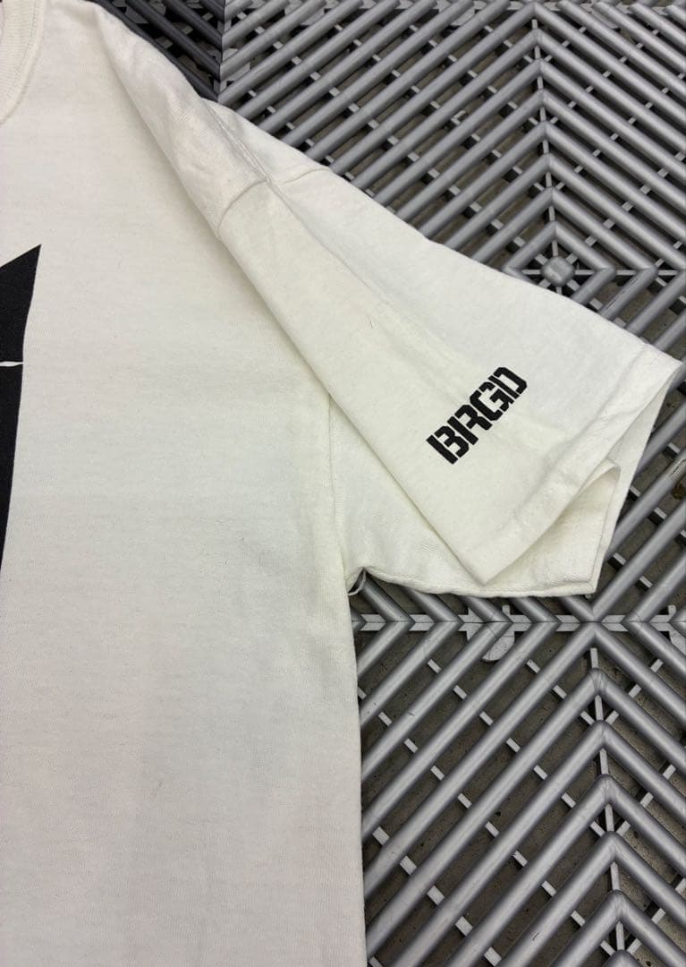 希少！限定！M！ホワイト！デプス×バスブリゲード ダブルネーム ロゴ T