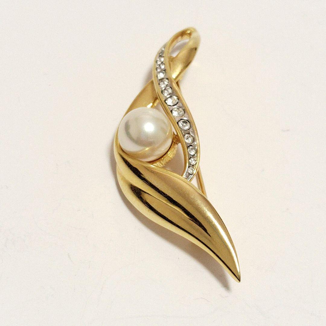 極美品✨️】VENDOME BOUTIQUE パール クリスタル ブローチ - メルカリ