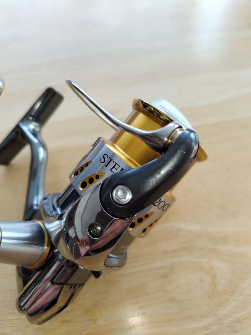 シマノ 04ステラ 2000S スピニングリール