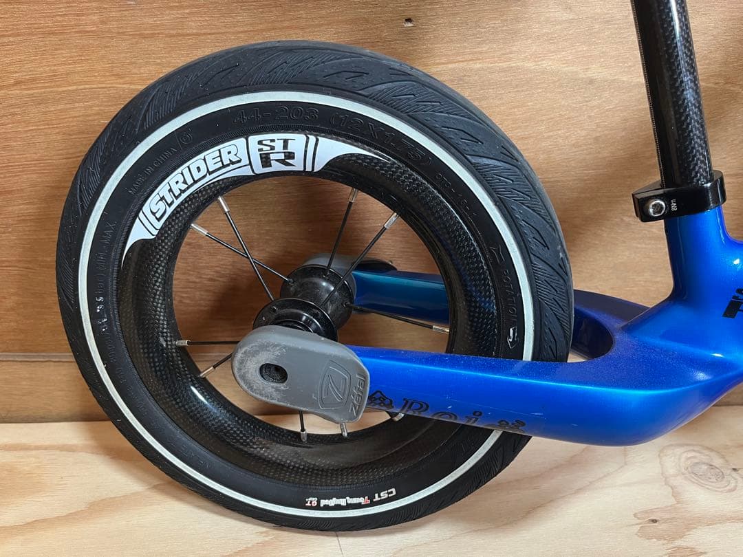 1/12まで！新春お値下げ‼︎ ストライダー　STR カーボン