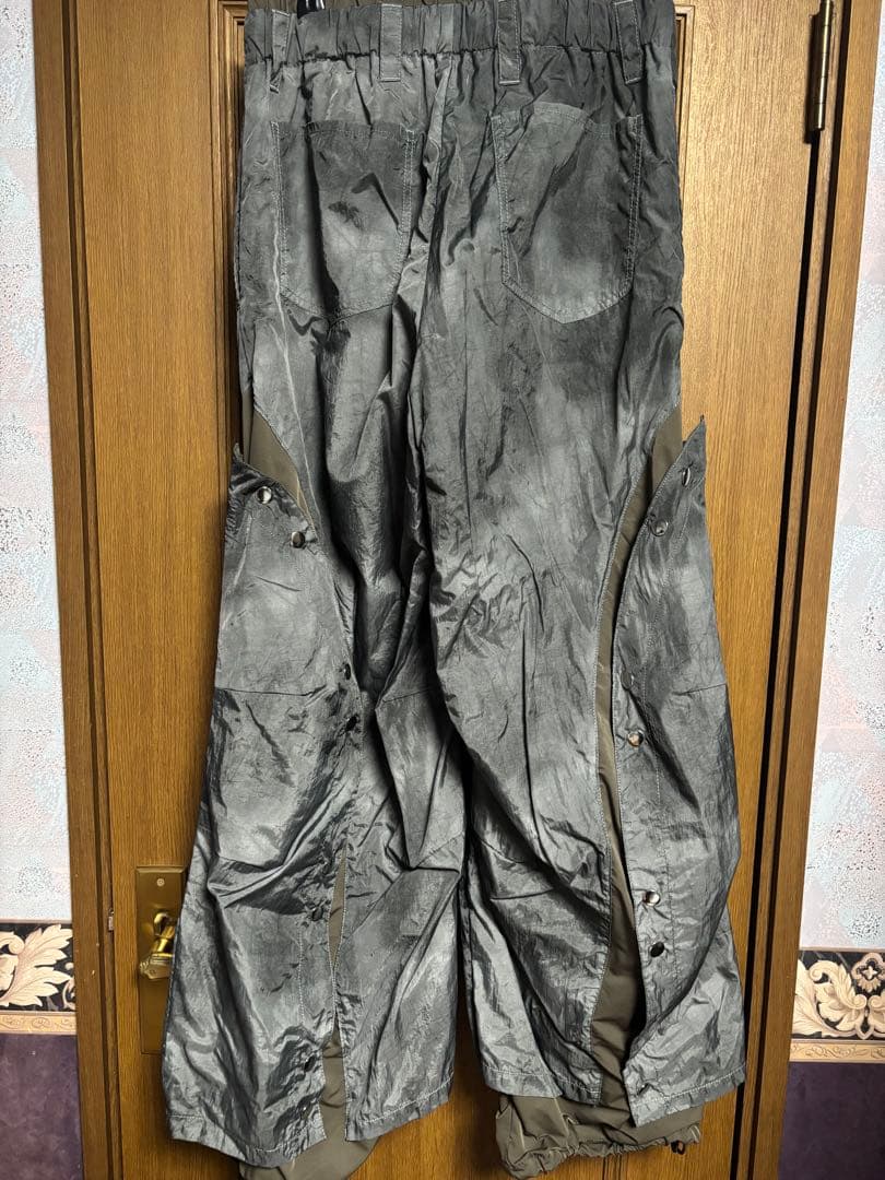 GRANCY　ボタンレイヤードデザインナイロンパンツ グレー