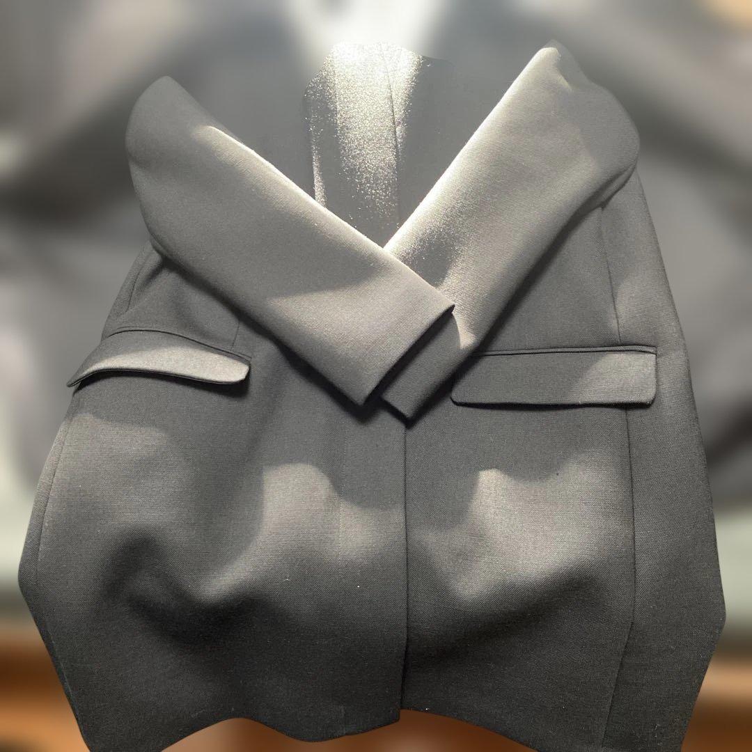 ポールカ　黒ケープ付きコート　42サイズ