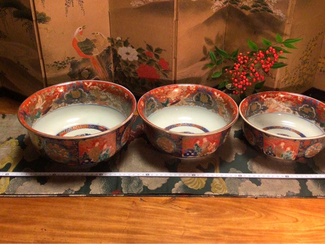 A897 大聖寺伊万里 波兎 竹林賢人 宝尽紋様 赤絵三鉢 『大明萬暦年