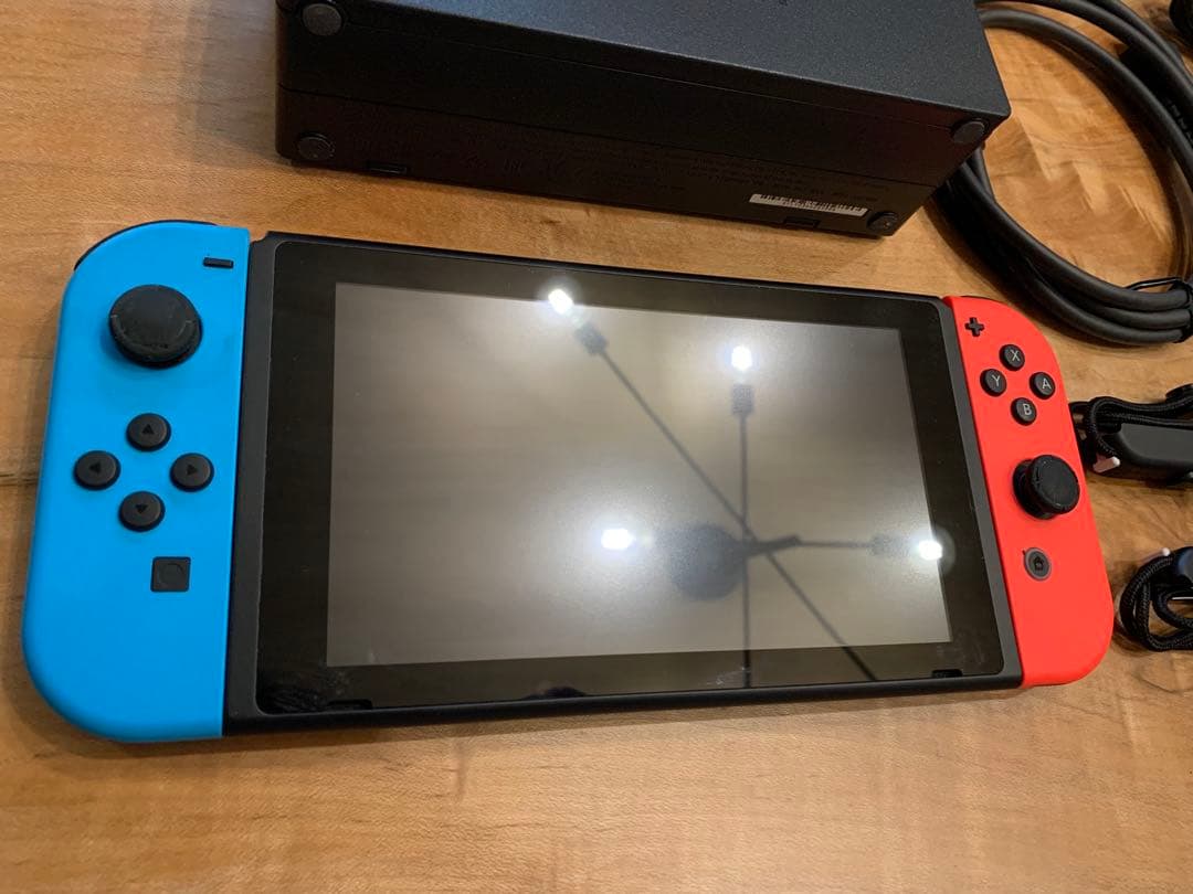 Nintendo Switch本体と 大乱闘スマッシュブラザーズのカセット