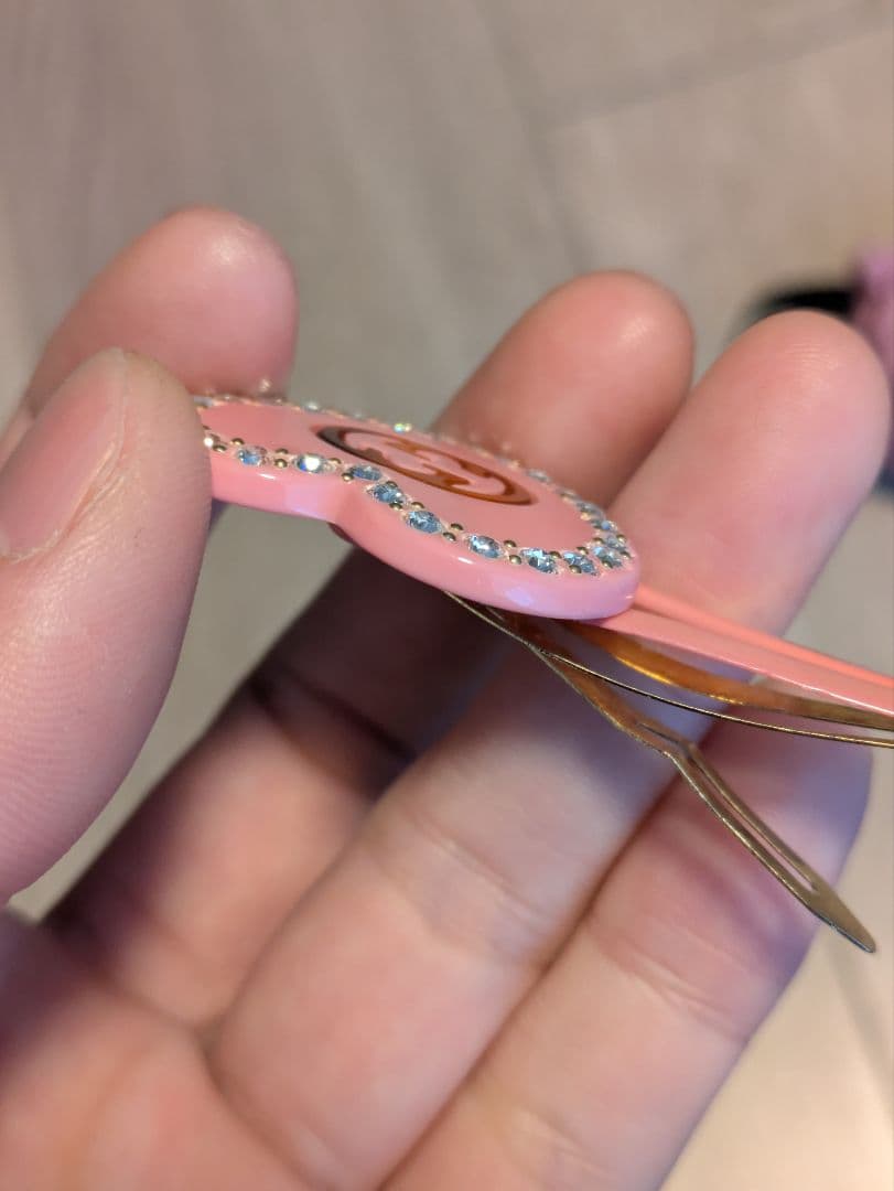 GUCCI ハート型ヘアクリップ ピンク