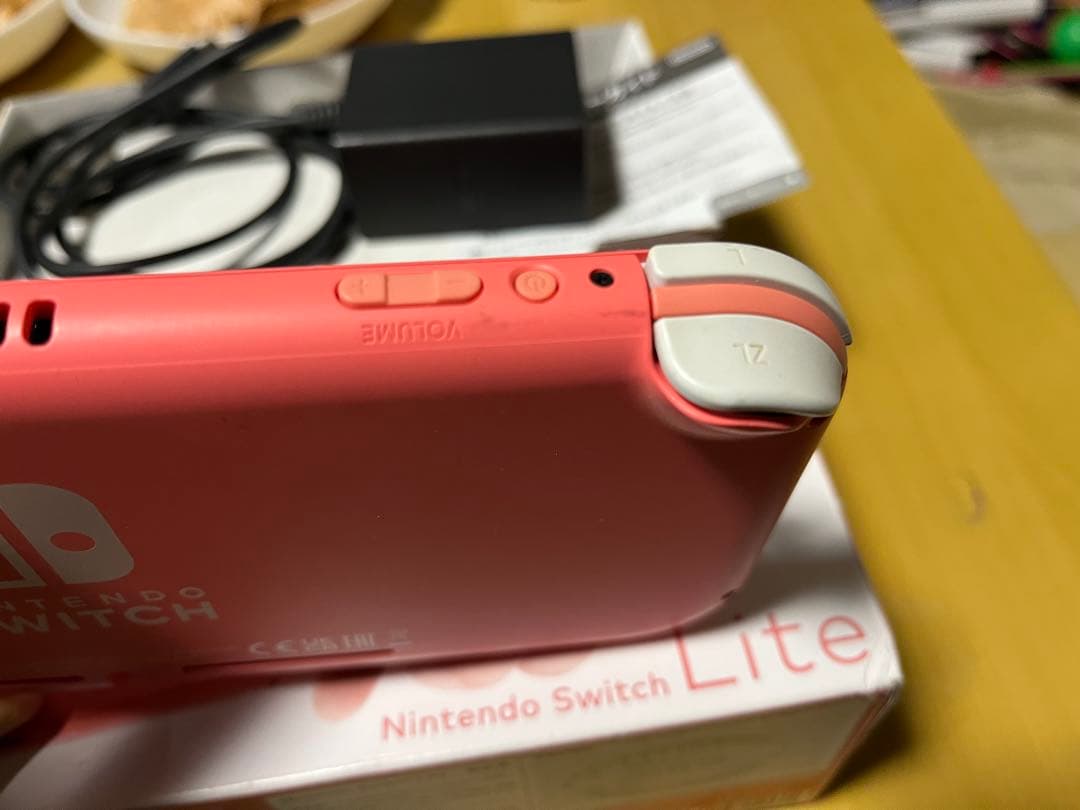 Nintendo Switch Lite コーラル　任天堂　スイッチライト
