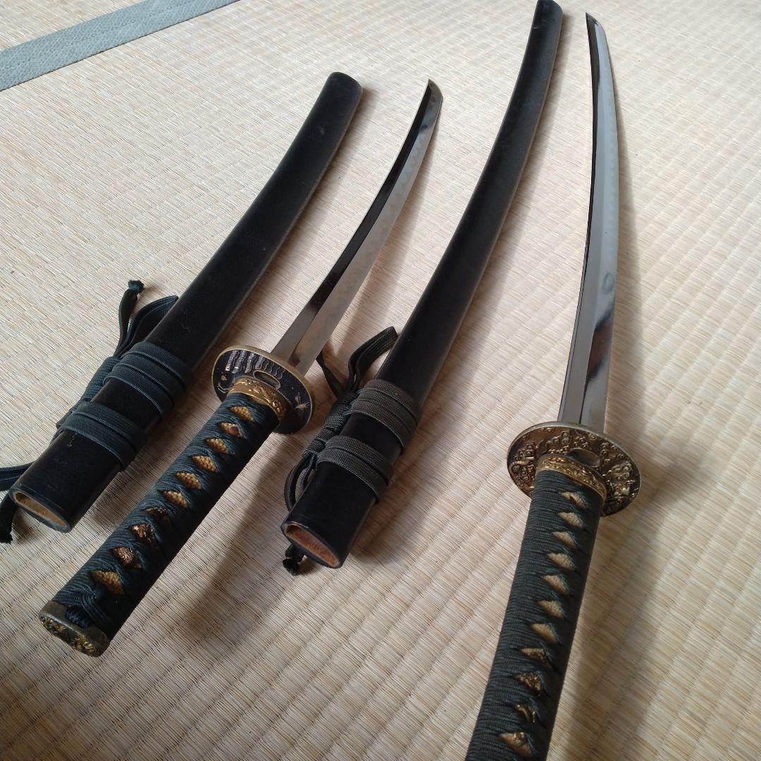 【大小】模造刀 模擬刀 2本 武具 置物 演劇 コスプレ 鍔 黒鞘