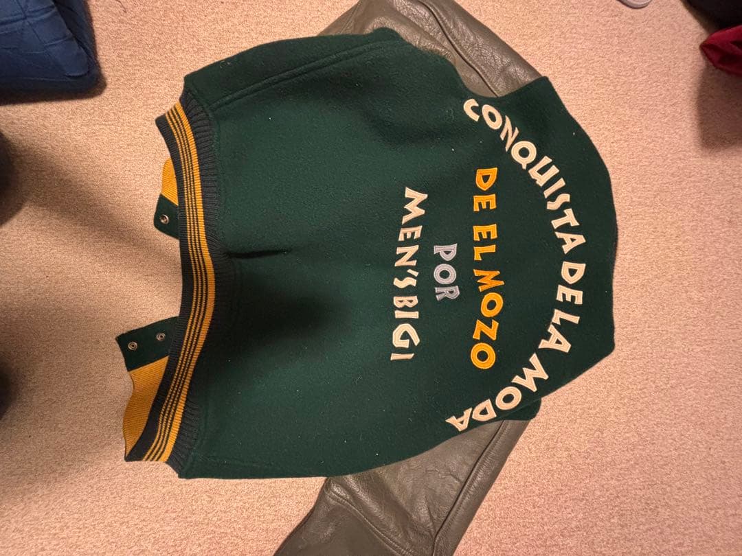 メンズビギ　スタジャン緑レザー