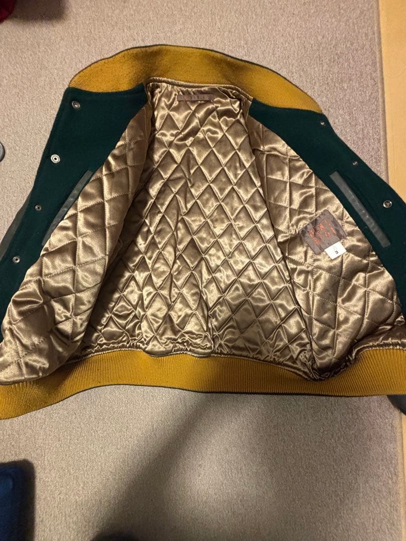 メンズビギ　スタジャン緑レザー