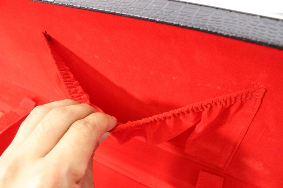 【美品】三線ハードケース 黒 赤内装 収納ポーチ付き