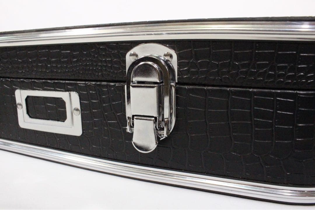 【美品】三線ハードケース 黒 赤内装 収納ポーチ付き