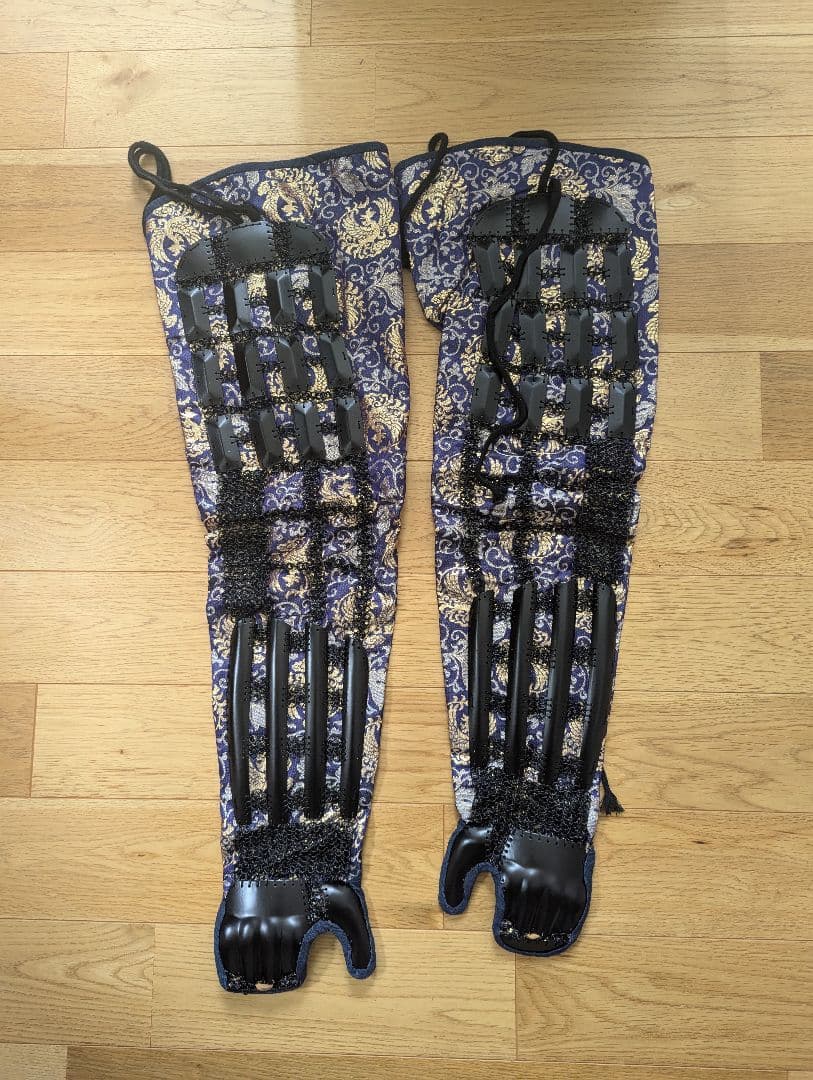 黒胴当世素掛 緋縅 等身大鎧兜 甲 鎧兜 兜黒胴当世素掛緋縅等身大鎧兜