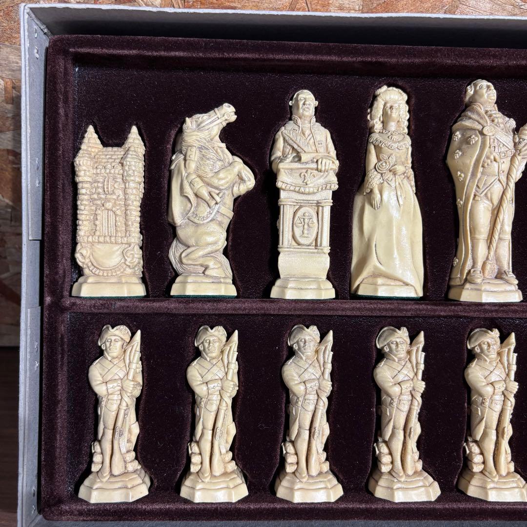 チェスの駒　白黒　アンティーク品