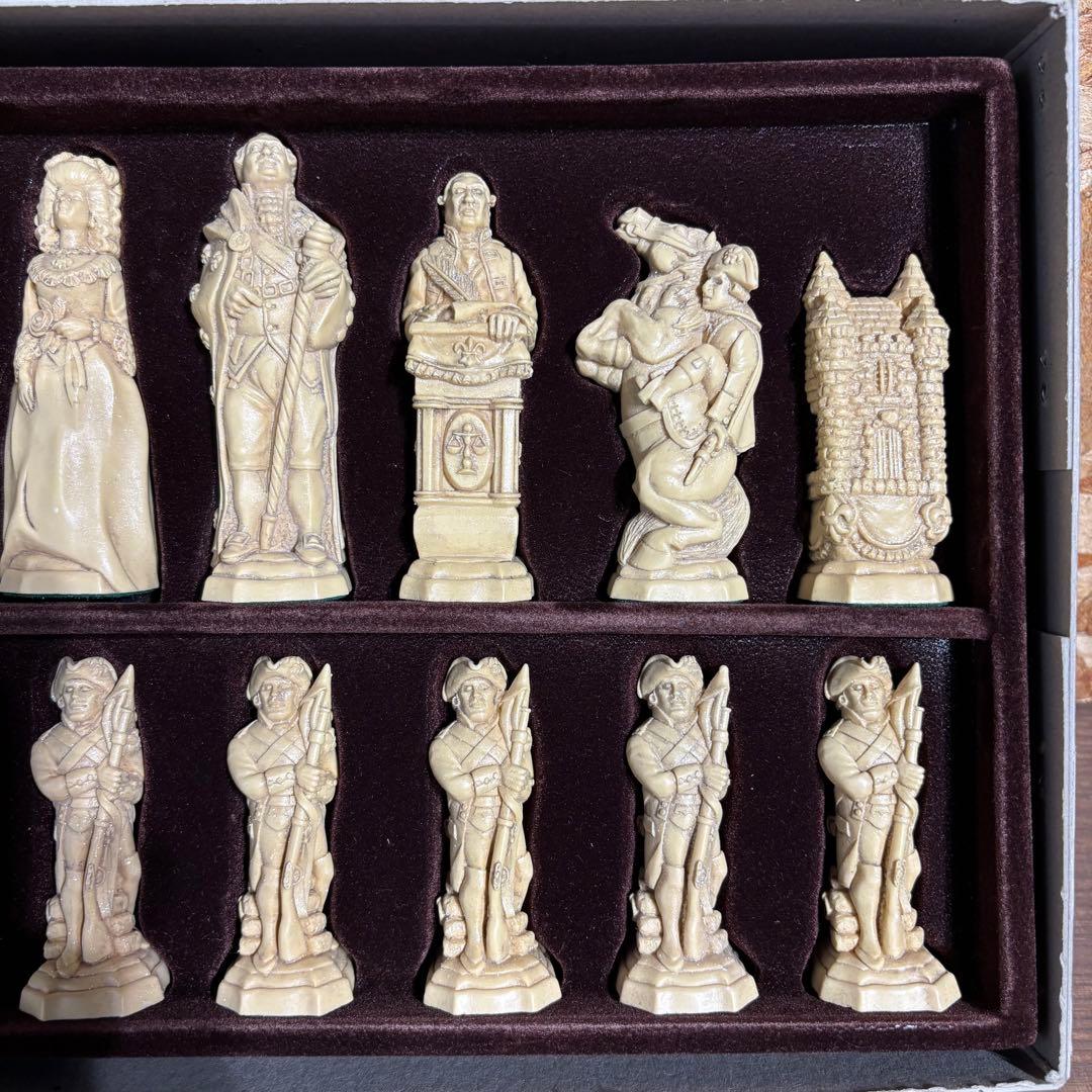 チェスの駒　白黒　アンティーク品