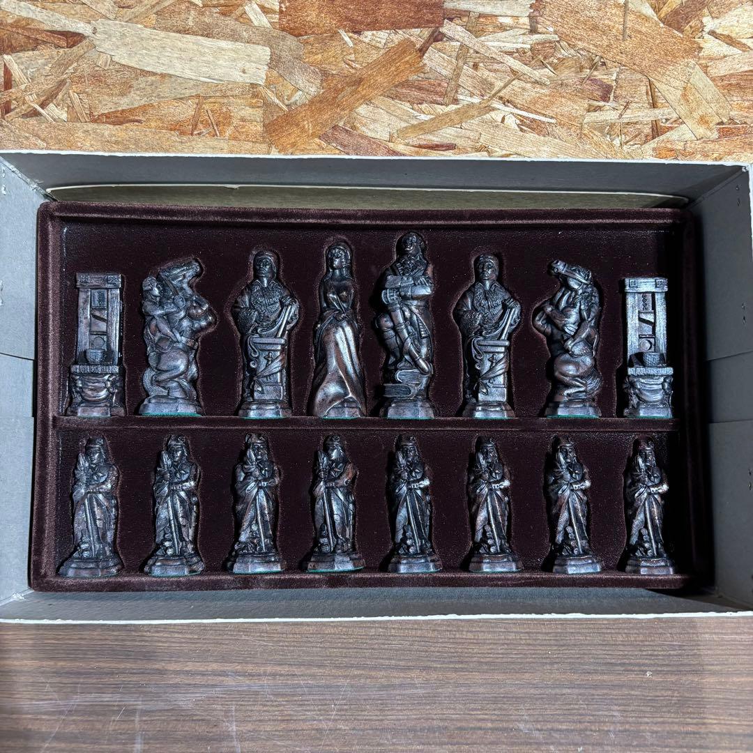 チェスの駒　白黒　アンティーク品