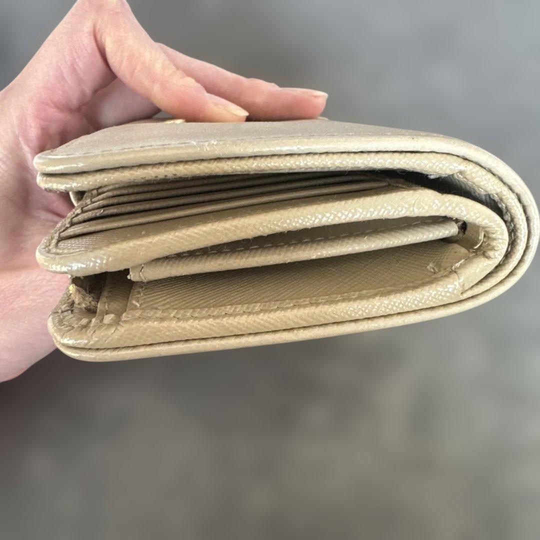 PRADA レザー 二つ折り財布 ベージュ