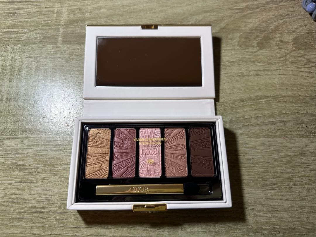 ディオール　クリスマスコフレ　アイシャドウ　パレット　2025