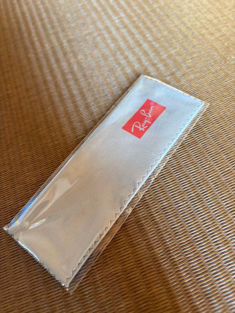 レイバン　ラウンド型サングラス　RB2180F　ブラック