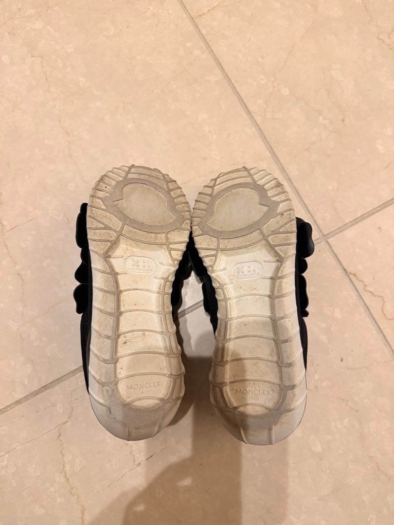 クッキーさま専用モンクレール　フラワー装飾 ブラックスニーカー35サイズ