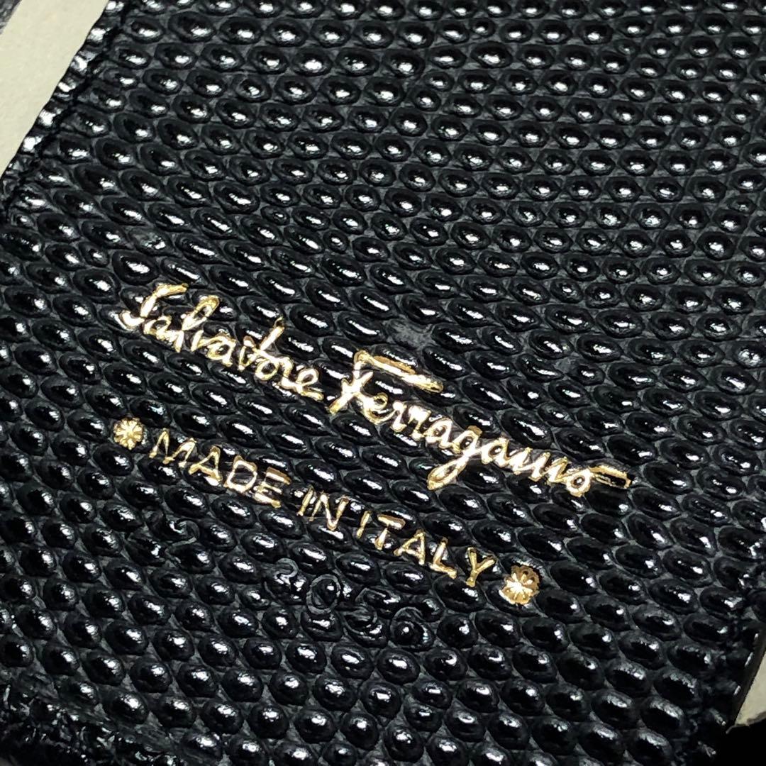 未使用　フェラガモ　キーケース　ヴァラリボン　リザード型押　ネイビー　付属品⭕️