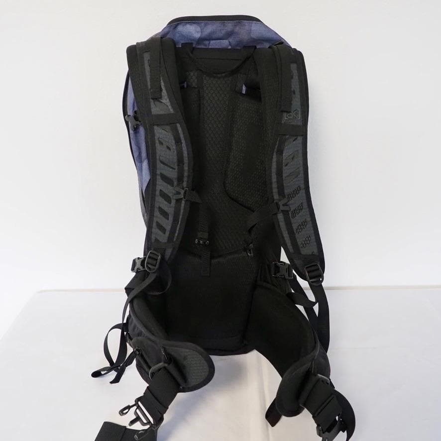 Burton [ak] インクライン 20L バックパック