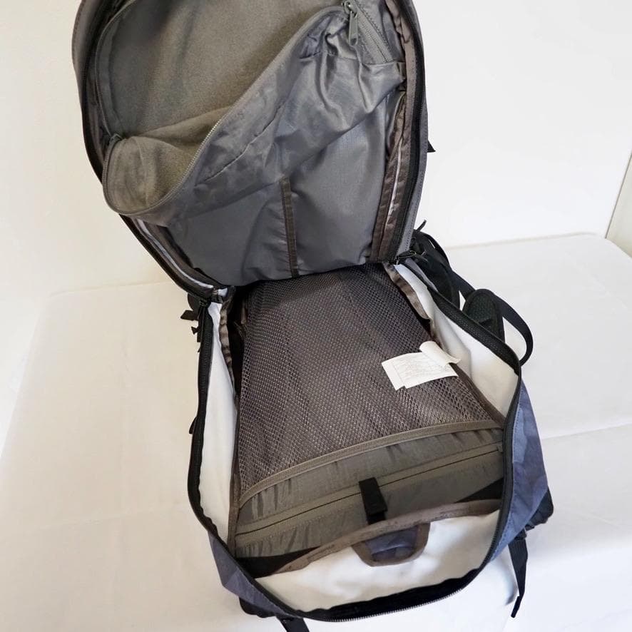 Burton [ak] インクライン 20L バックパック
