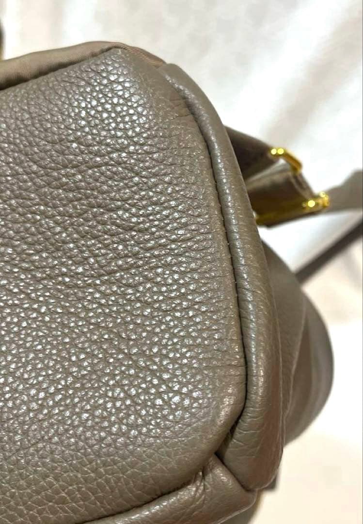 INEEDMORESHOES Harukaリュック グレージュ×ゴールド