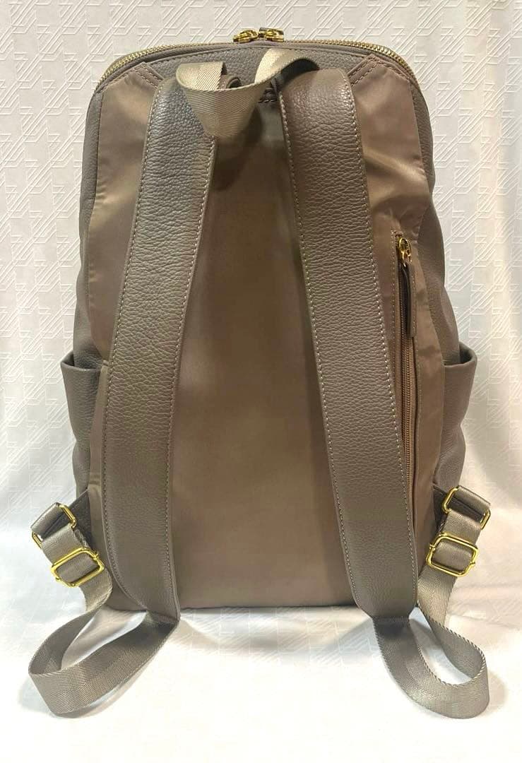 INEEDMORESHOES Harukaリュック グレージュ×ゴールド