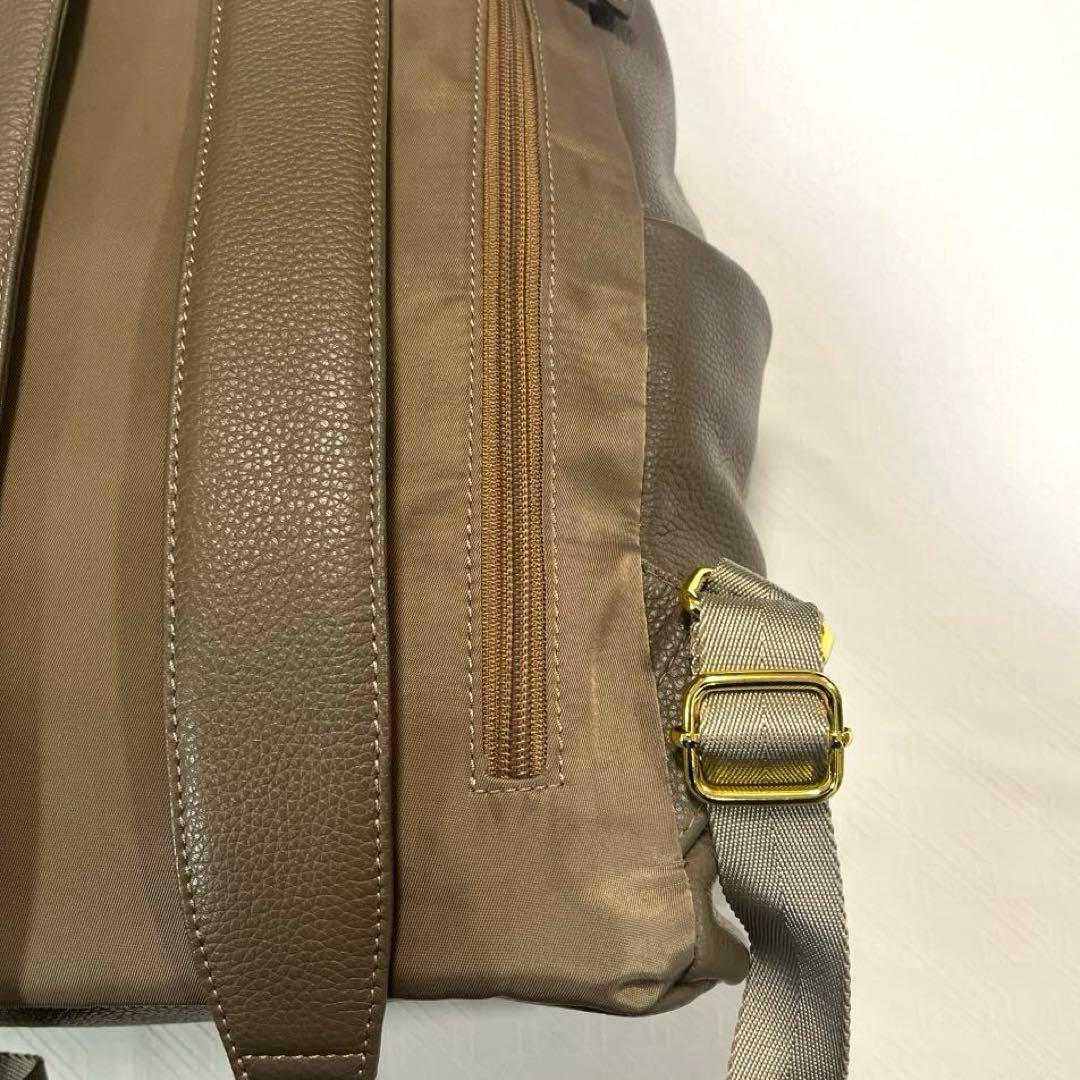 INEEDMORESHOES Harukaリュック グレージュ×ゴールド