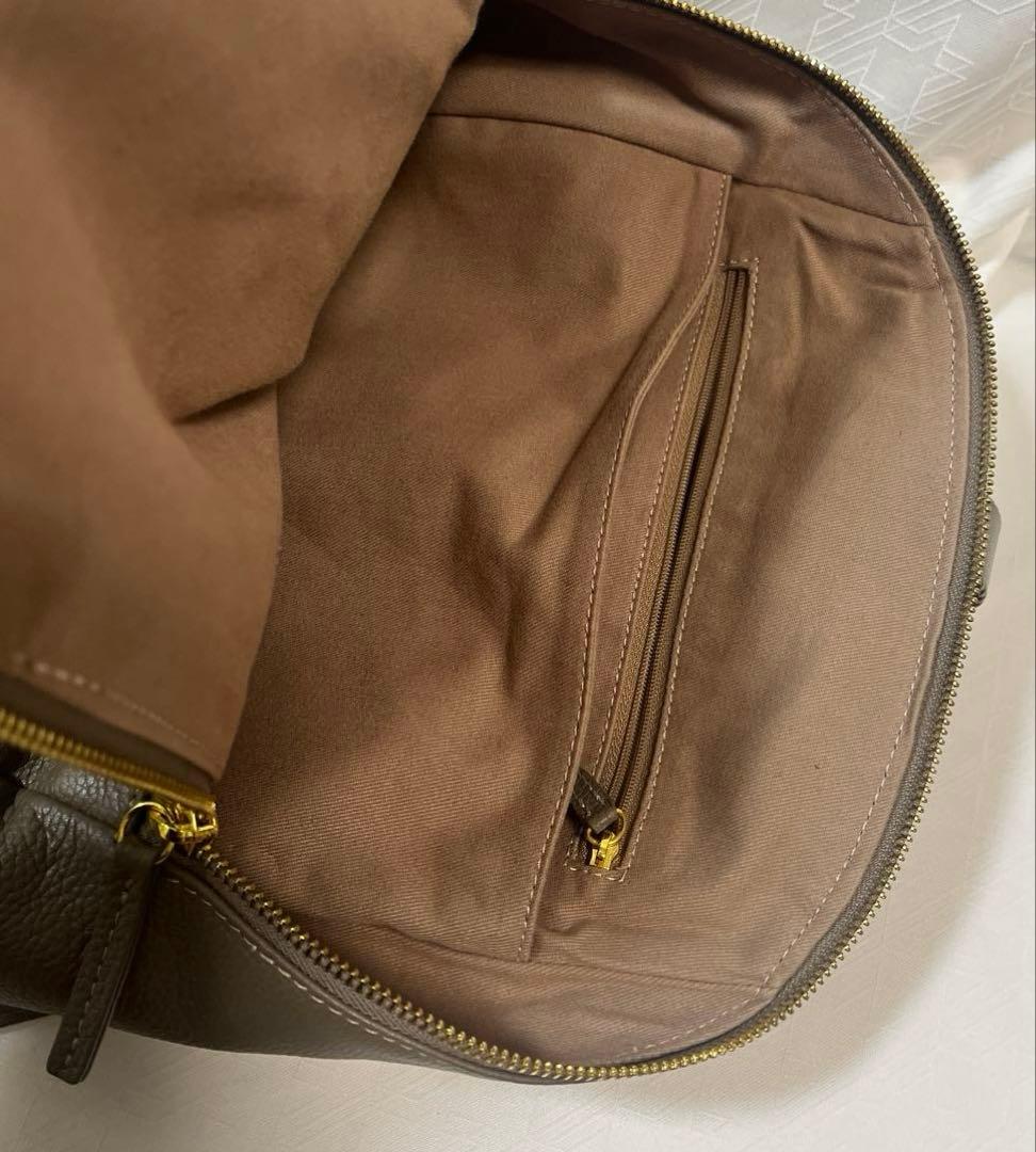 INEEDMORESHOES Harukaリュック グレージュ×ゴールド