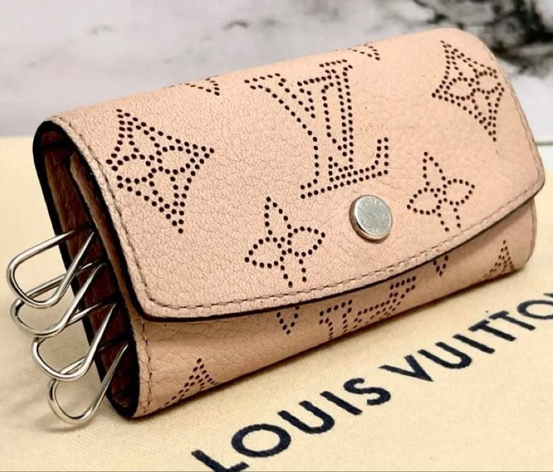 極美品】ルイヴィトン マヒナ ミュルティクレ4 マグノリアピンク M64056