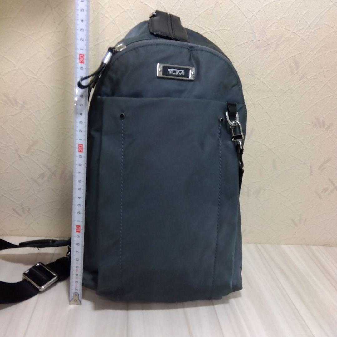 良品TUMI ボディバッグ グレー