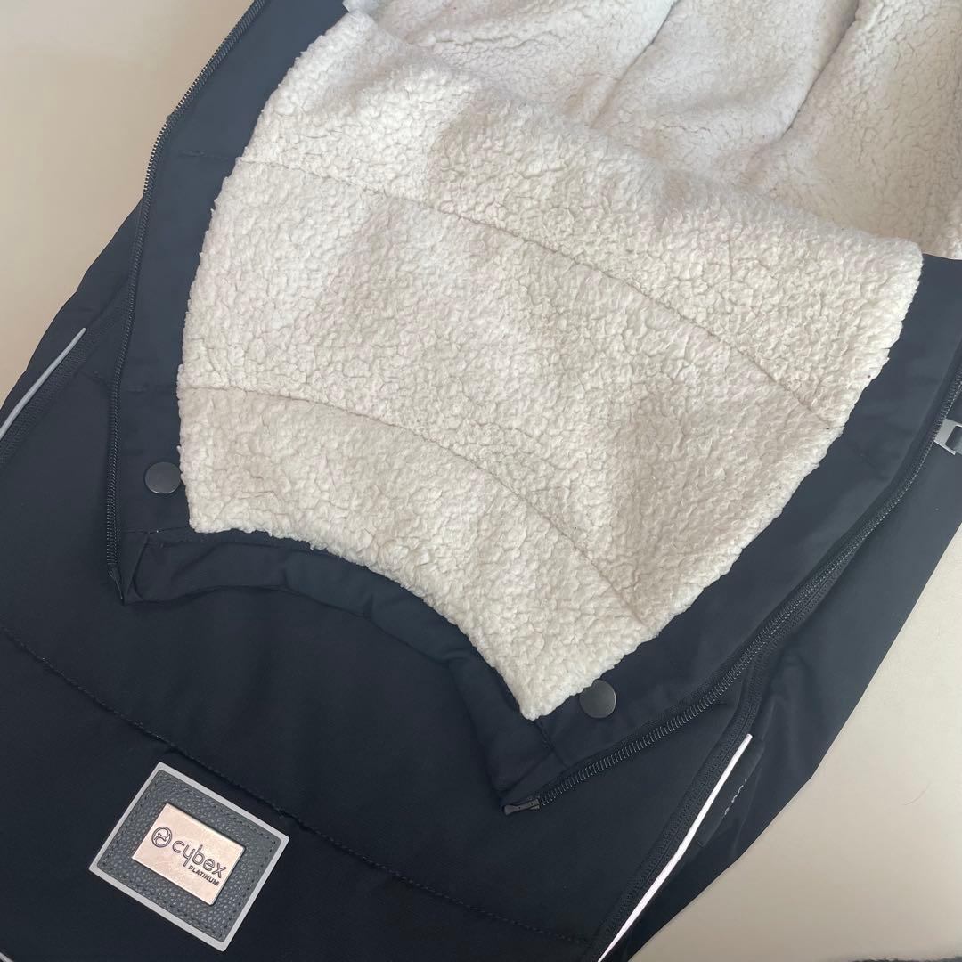 Cybex フットマフ　ブラック