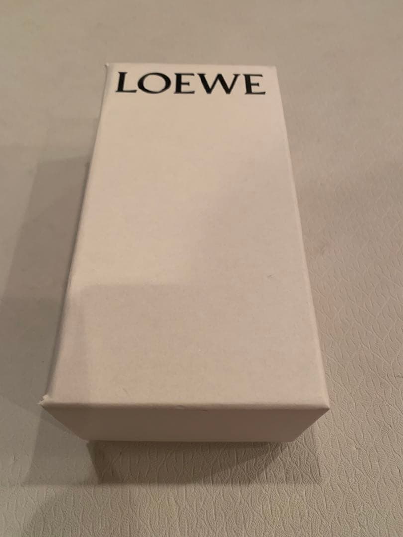 ロエベ　レザーケース 赤 エンボスロゴ