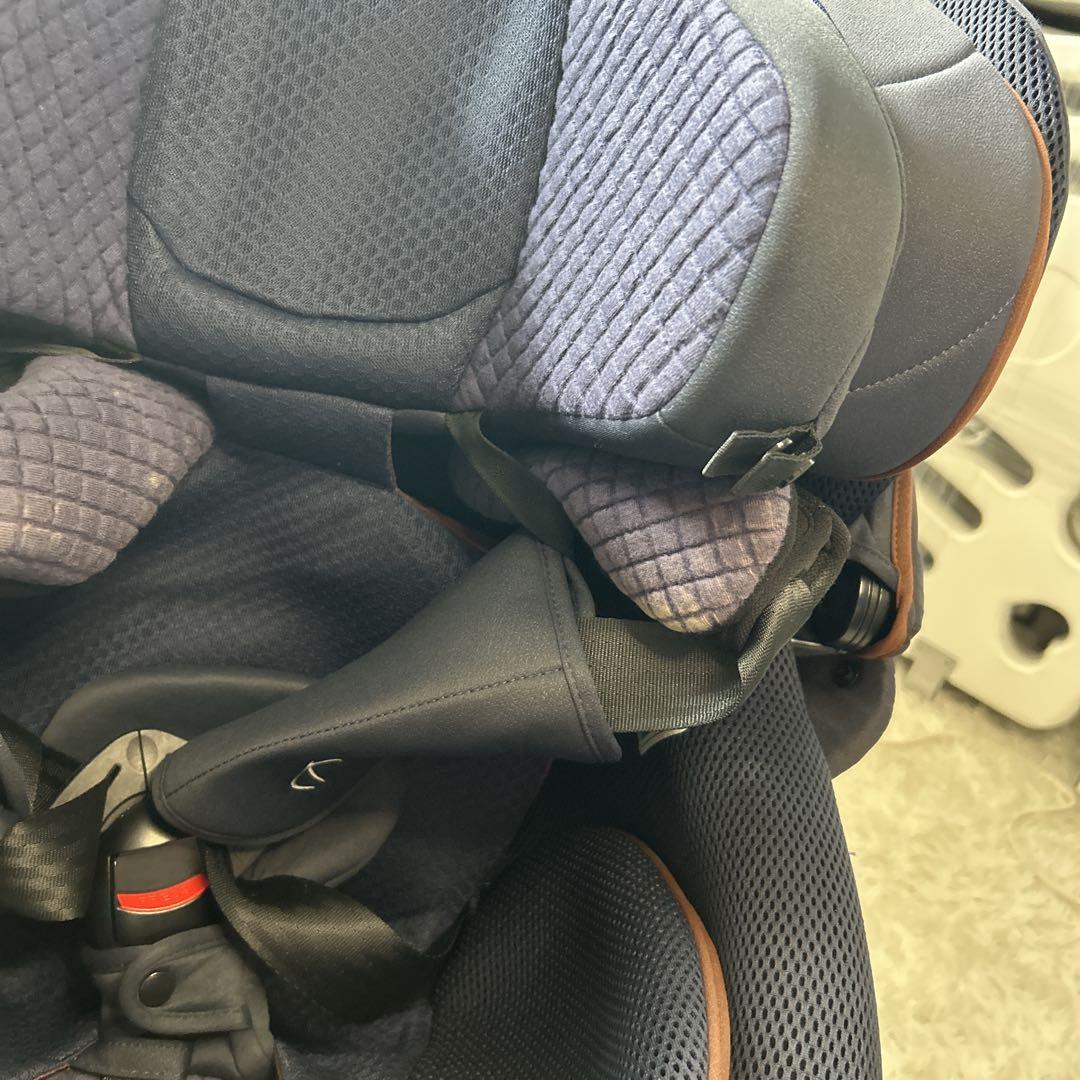 エールべべ クルットR ウィ リュクスネイビー チャイルドシート