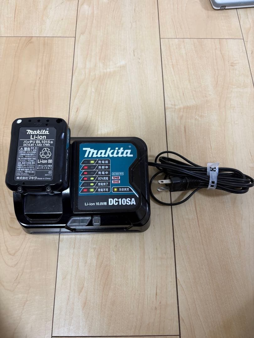 マキタ 掃除機 CL108FD フルセット（バッテリー・急速充電器付）動作良好