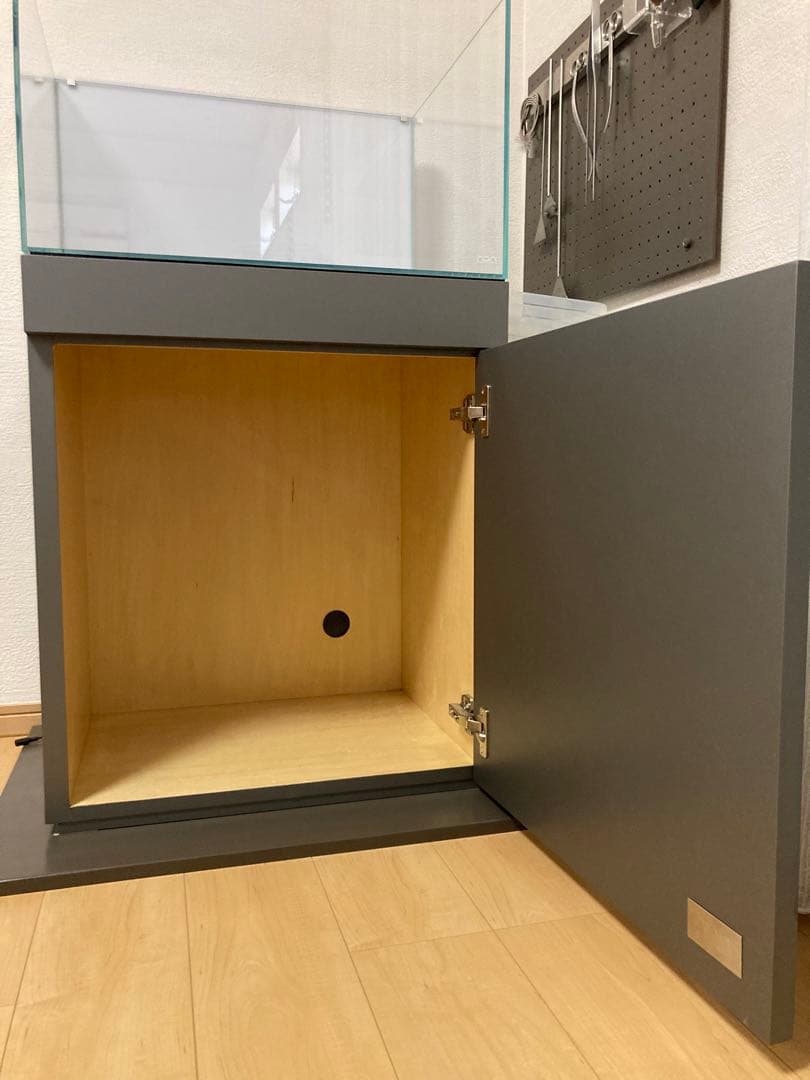 ADAウッドキャビネット水槽台 ガンメタシルバー(W60×D45×H70cm) - メルカリ